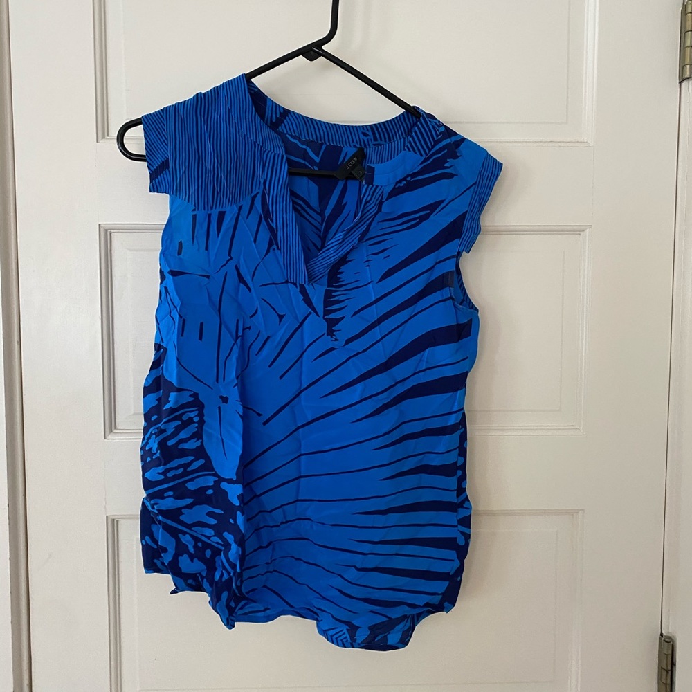 Blue patterned sleeveless blouse